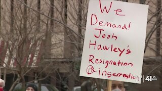 Lawmakers, experts weigh in on calls for Hawley resignation