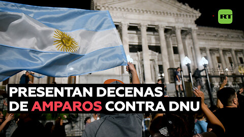 Presentan decenas de amparos contra DNU, en vigor desde el viernes en Argentina