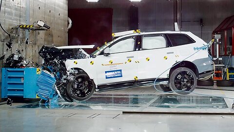 Volvo EX90 Crash Test