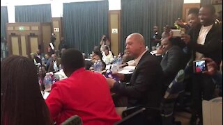 UPDATE 2 - Eight hours of disruption and screaming at Nelson Mandela Bay council meeting (9Ur)