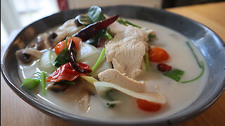 How to make Thai chicken coconut soup