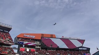Father of Browns punter Jamie Gillan leads flyover during national anthem