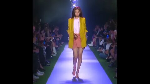 Ho-yeon Jung in Bandonmaxwell Spring/Summer 2020 FashionShow