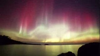 La bellezza dell'aurora boreale in time-lapse