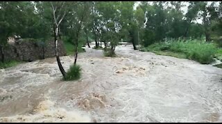 Rain causes flash flooding in Johannesburg (Qhf)