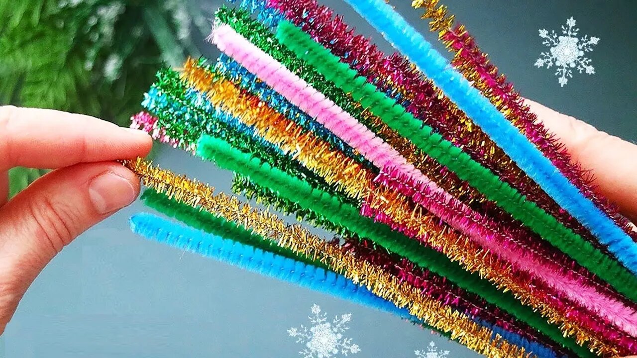 DIY Tinsel pipe cleaners Christmas ornaments. 