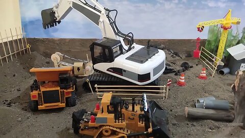 Review of Mining Dioramas and Miniature Heavy Equipment Excavators, Dump Trucks, Bulldozers, RC