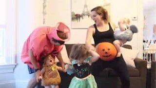 A grávida de 9 meses mais entusiasmada do Halloween