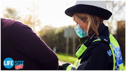 Melbourne policemen unwilling to arrest anti-vax protestors: 'We get paid to do this, mate'