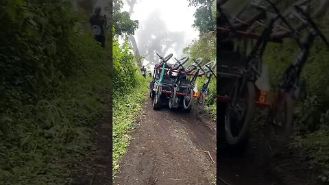 Who wants to come with us. Carmona bike park shuttles in Guatemala. #mtb