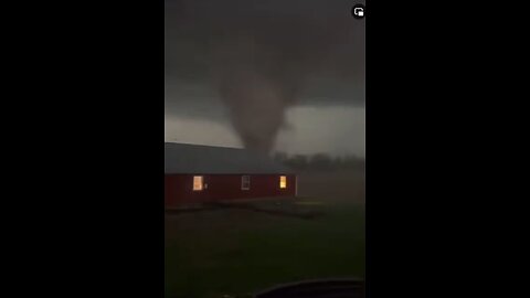 BREAKING: Footage shows extremely dangerous and devastating tornado near Wapakoneta, Ohio