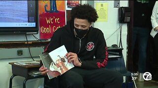 Cunningham reads to students in Detroit