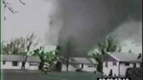 Monster F5 Tornado hitting Hesston Kansas March 13th 1990