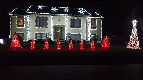 Jaw-dropping Christmas light show at Connecticut home