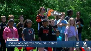 Bengals running back Joe Mixon visits Blue Ash Elementary