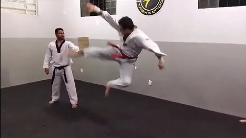 Quebramento com TORA FURYO TCHAGUI com salto.