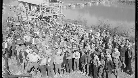 Building of the Norris Dam in Tennessee (1930s)