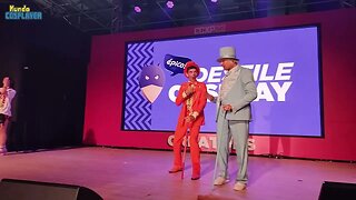 Cosplayers de Debi & Loide fazem apresentação engraçada durante Desfile Cosplay da CCXP 2022