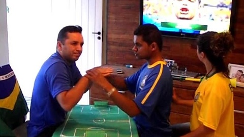 Friends Help Deaf-Blind Man Experience World Cup Frenzy