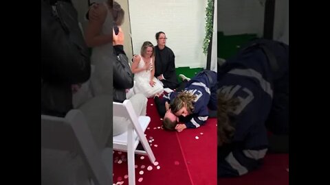 GROOM has heartattack at altar 😵…