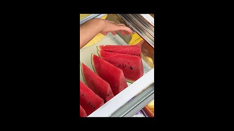 Right way to cut the watermelon