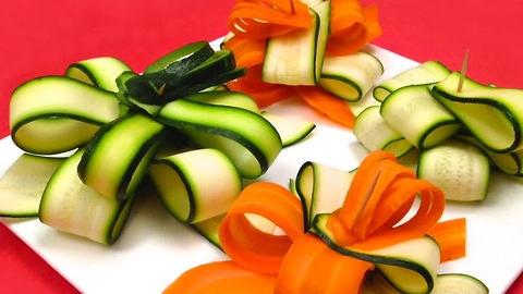 Learn how to quickly make a gift bow with a zucchini