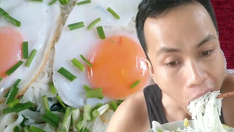 Brothers with instant noodles and sun-shaped fried eggs