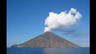 Skræmmende vulkanudbrud på Stromboli
