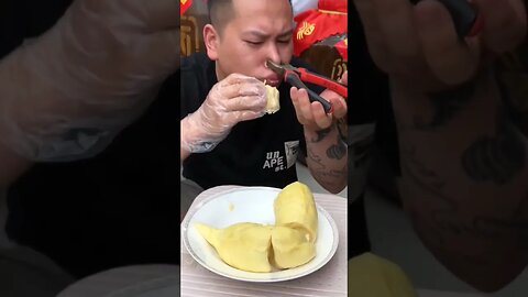 Trying Durian for the first time 🤣#shorts #funny videos