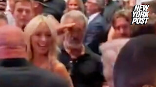 Mel Gibson salutes Trump at UFC match