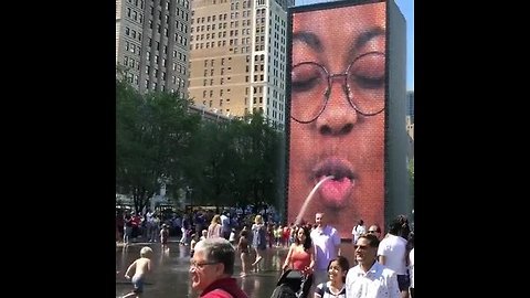 COOL?? 😎 OR WEIRD?? 🤢 Crown Fountain - Chicago, USA 🇺🇸