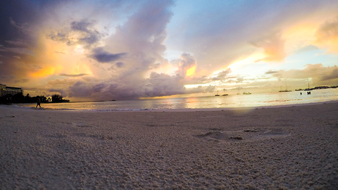 Time lapse: Beach sunset captures stunning lightning storm