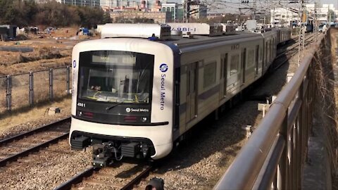 Seoul metro line.4 New train test run