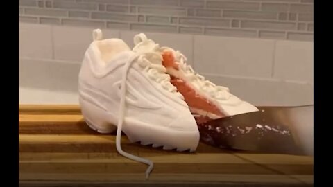 shoe made out of cake, amazing !!!!!!!