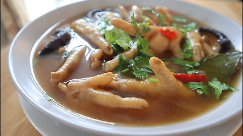 How to make Thai chicken feet spicy soup (Tum Super Ka Gai)