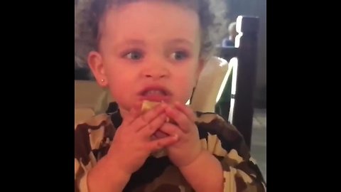 Toddler can't stop eating lemon, gives priceless facial expression
