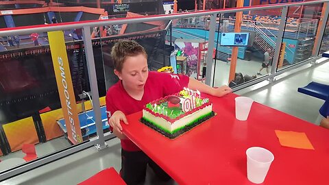 Boy has Best Reaction to Trick Candles on his Cake
