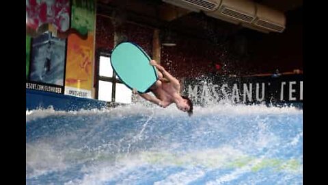 Assista às fantásticas manobras de bodyboard deste atleta profissional