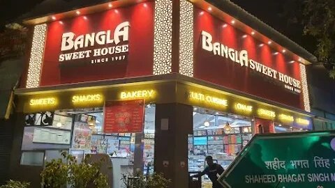 Slasticarnica ili poslasticarnica ili slatko cose - nije za one s uskim grlom #delhi #sweets #bangla
