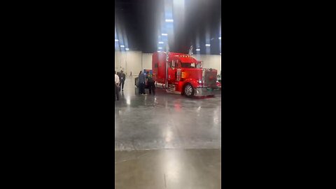 CUSTOM PETERBILT 389