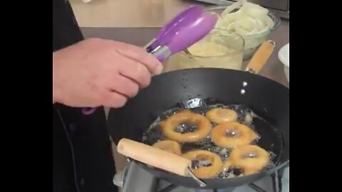 HOW TO D.I.Y. ONION RINGS