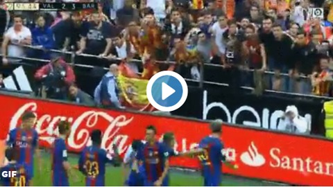 Barcelona players celebrating to Valencia's fans side