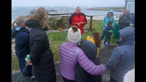 Kommetjie neighbours lay wreaths in honour of mariners who died on Wednesday