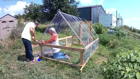 Time Lapse of the John Suscovich-Style Chicken Tractor Build