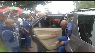 Crowds gather at crime scene of Eastern Cape police station attack (KkE)