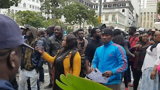 SOUTH AFRICA - Cape Town - Refugees violently removed from Cape Town CBD (Video) (F4E)