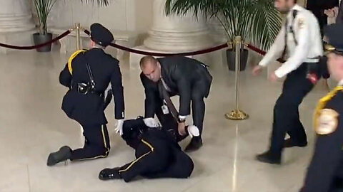 Honor Guard Collapses At Memorial For Justice Sandra Day O’Connor