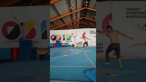 ⚡Salto z kroka ⚡ #shortvideo #shorts #short #youtubeshorts #salto #akrobatyka #trening #skills