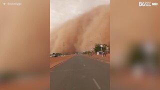 Impressionante tempestade de areia cobre cidade do Níger