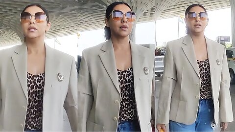 Shahrukh Khan Wife Gauri Khan Flaunt Her Bossy Look At Mumbai Airport